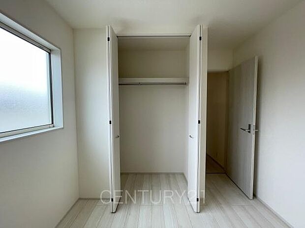 ハンガーパイプ付きクローゼットです。