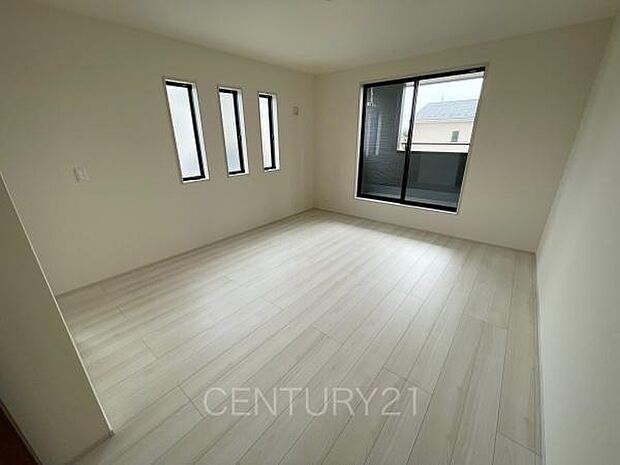 2面採光の明るい洋室です。