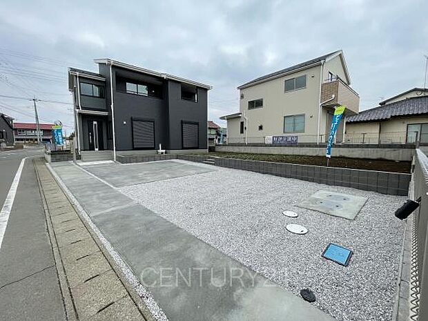 並列駐車可能な駐車場スペースです。