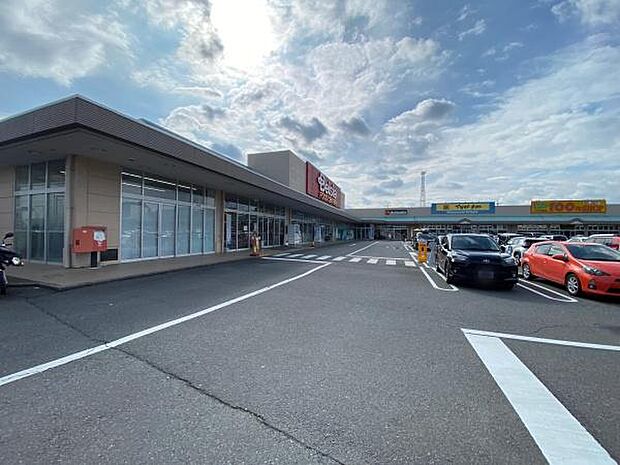 ベイシアあかぼりモール店まで870m