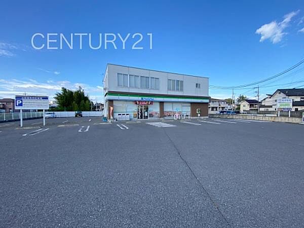 ファミリーマート前橋江田店まで734m