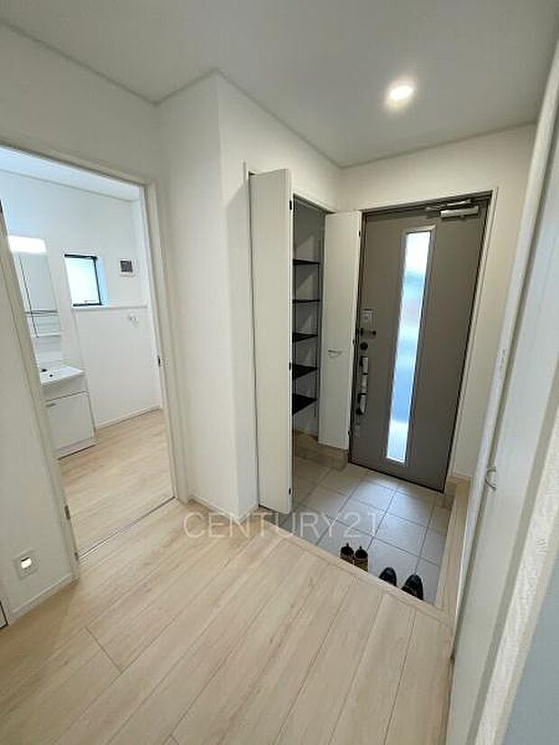 シューズボックス付きの玄関です。