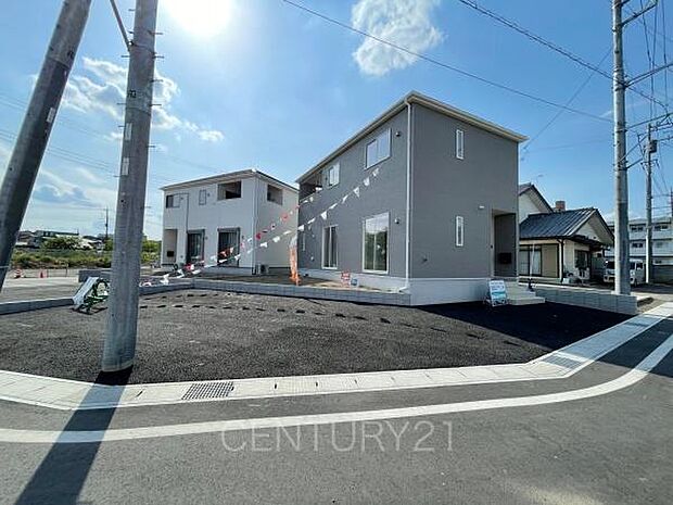 並列駐車可能な駐車場スペースです。