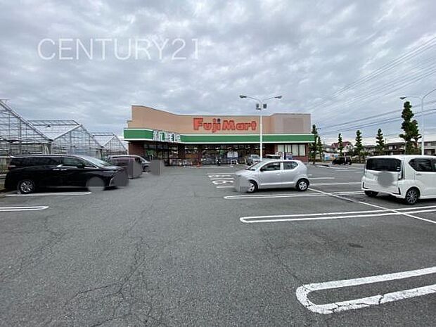 フジマート中居店まで762m