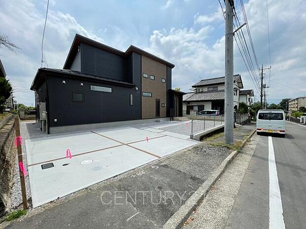 並列駐車可能な駐車場スペースです。
