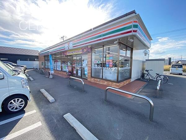 セブンイレブン伊勢崎南千木町店まで1417m