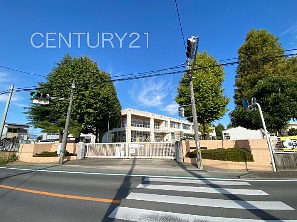 伊勢崎市立茂呂小学校まで541m
