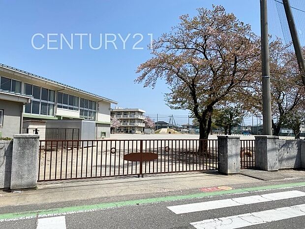 前橋市立 駒形小学校まで426m