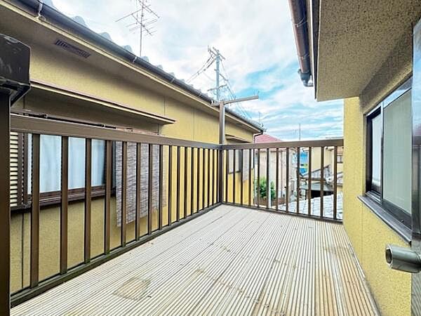 広々バルコニー！お布団やシーツなども干しやすそうです。