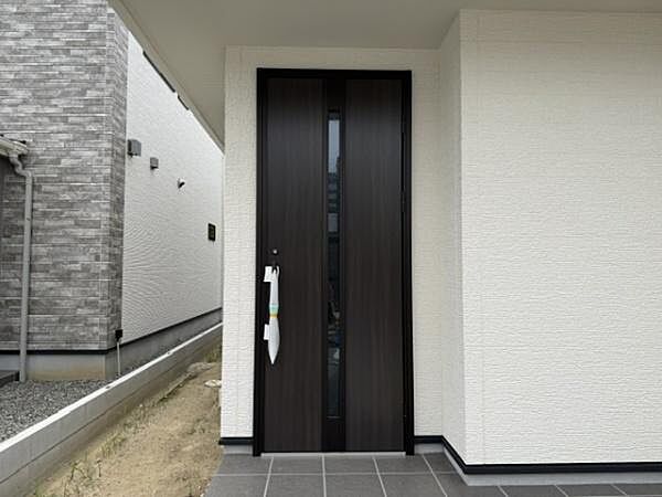 外からの玄関ドア