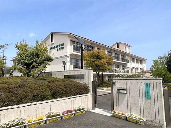 王寺町立王寺南義務教育学校太子学舎まで1420m