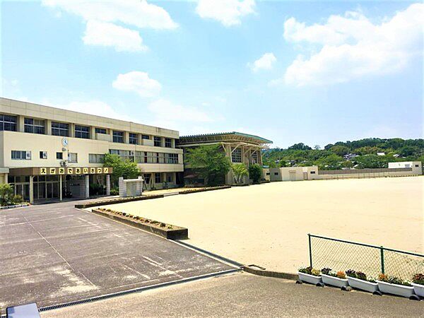上牧町立上牧第二小学校まで957m
