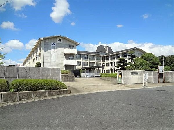 上牧町立上牧第二中学校まで1750m