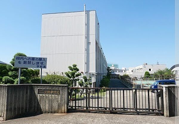 上牧町立上牧中学校まで1455m