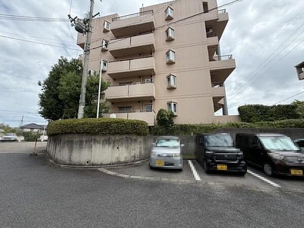 車庫スペース1台分あり