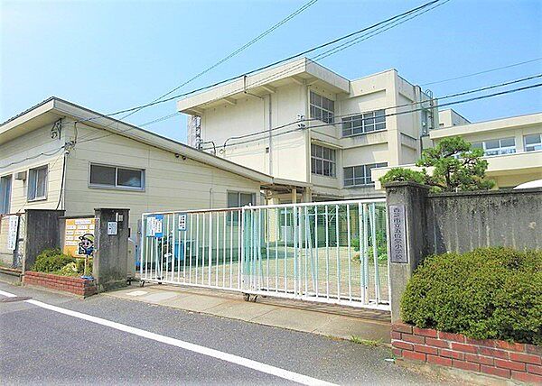 香芝市立五位堂小学校まで322m