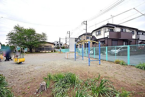 元福岡児童公園　まで714m、コンパクトな敷地内にはヨットの形をした遊具・うんてい　ベンチもあり