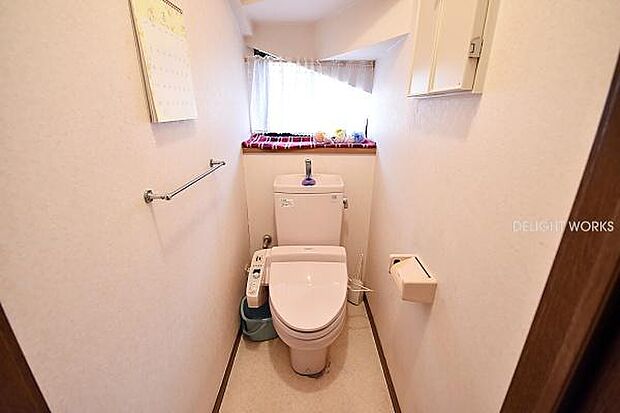 【トイレ】快適な温水洗浄便座付トイレ日本を訪れた外国の方で「使ってみて驚いた」と仰る方の多いウォシュレット。冬にはうれしいあったか便座機能もございます。