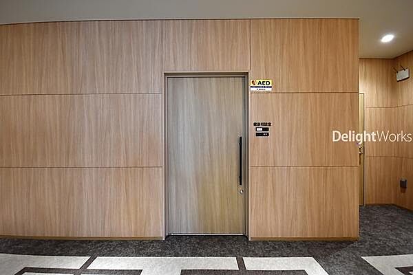 【共用施設】「もしも」の時も、日々の健康も、プロが見守る確かな安心。頼れる「大宮中央総合病院」との医療連携体制を整え、日中は看護師が常勤。体調の急変時にも迅速にサポートします。