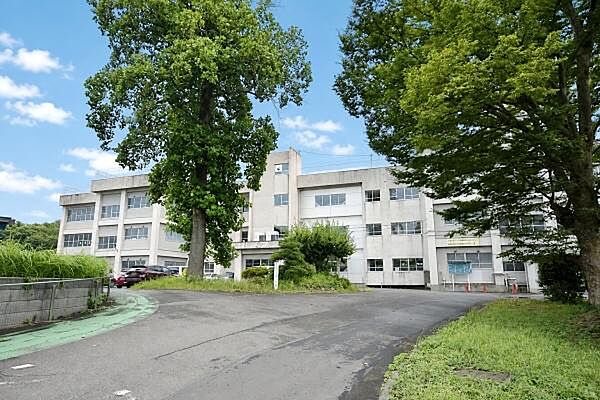 嵐山町立七郷小学校　まで3338m、地域連携を重視した教育活動を行う公立小学校です。歴史と伝統を大切にしています。
