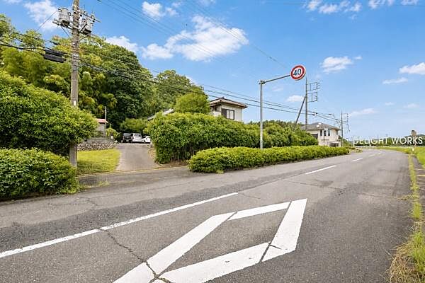 【前面道路】前面道路：東側9.17ｍ公道車通りや人通りが少なく、落ち着いた住環境前面道路は道幅も広く車の行き来もラクラク♪敷地内でゆっくり駐車できるので、駐車が苦手な方でも安心です