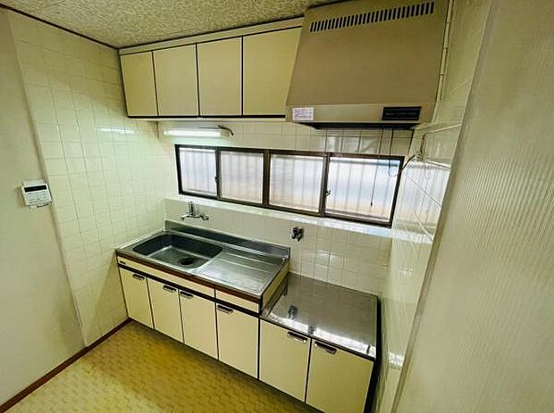 収納が多く、使いやすい広々としたキッチンスペース！