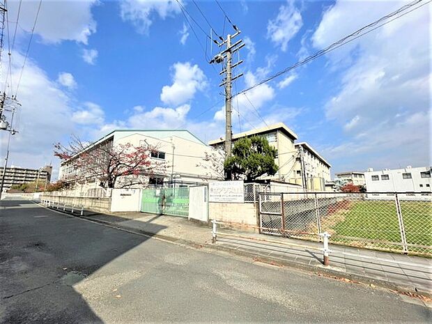 寝屋川市立第八中学校まで994m