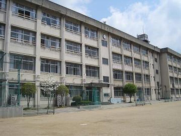 八尾市立久宝寺中学校まで956m
