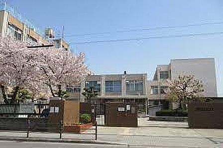大阪市立新巽中学校まで471m
