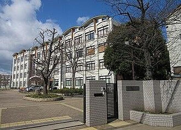 大阪市立義務教育学校生野未来学園まで597m