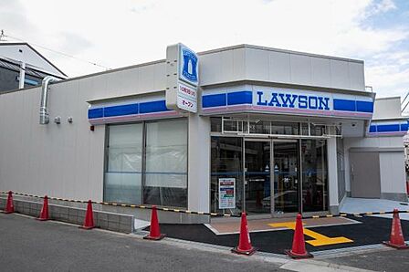 ローソン神路三丁目店まで682m