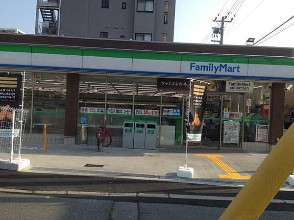 ファミリーマート鴫野橋店まで558m