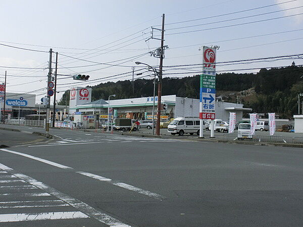 コメリハード＆グリーン園部店まで560m