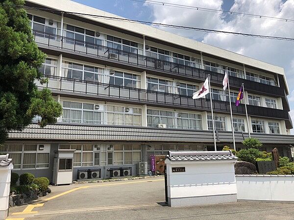 亀岡市立亀岡中学校まで988m