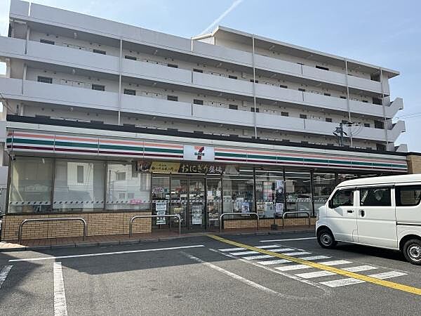 セブンイレブン亀岡並河店まで527m