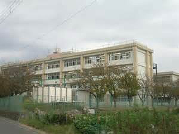 寒川町立寒川東中学校まで708m