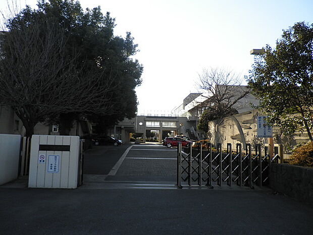 厚木市立藤塚中学校まで1583m