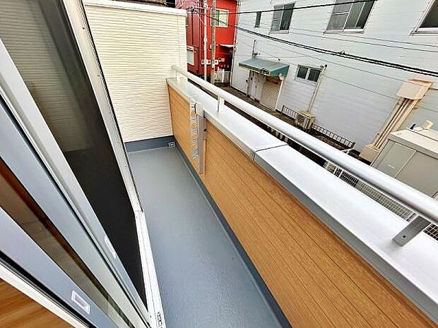 南向きの明るいバルコニーです