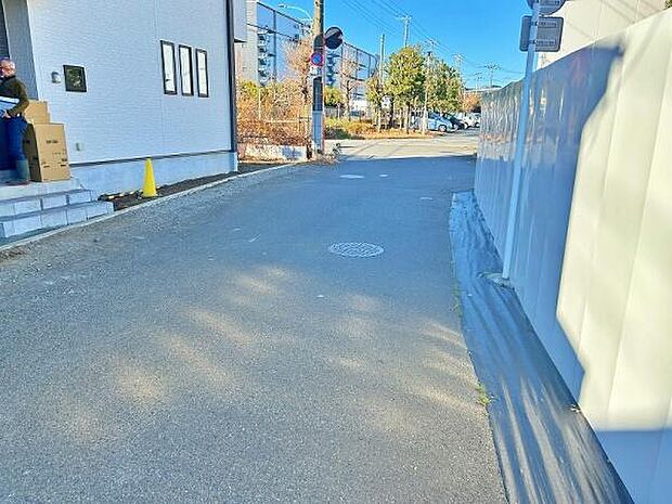 2面道路で陽当たり良好♪