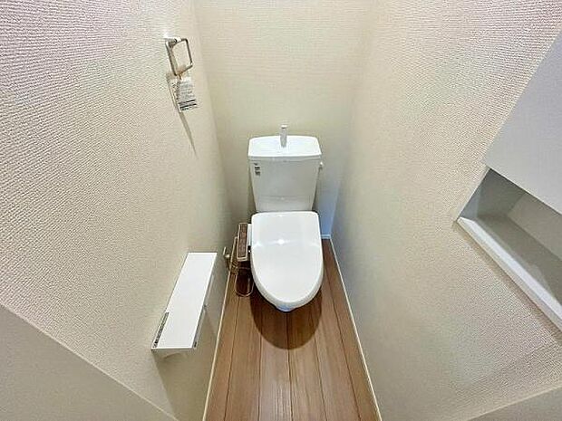 棚があるので、トイレ内がスッキリします