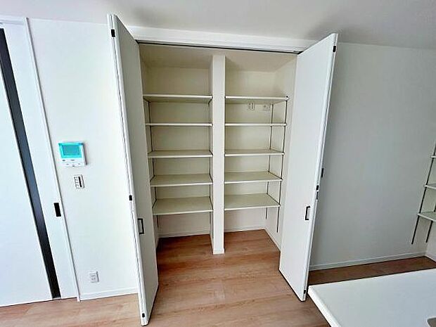 嬉しいパントリーがあります!