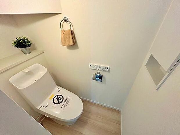 棚があるので、トイレ内がスッキリします