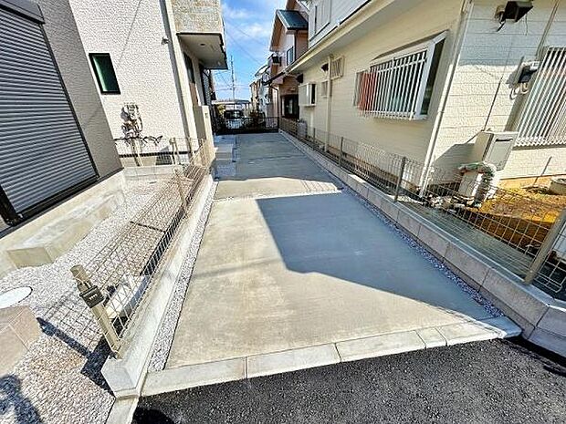 車は2台を駐車できます