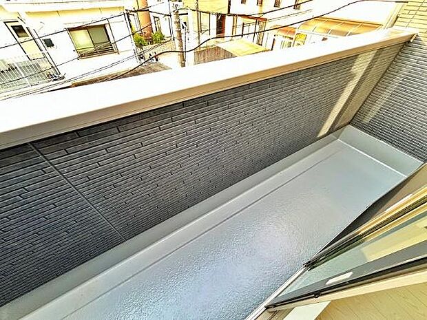 南西向きの明るいバルコニーです