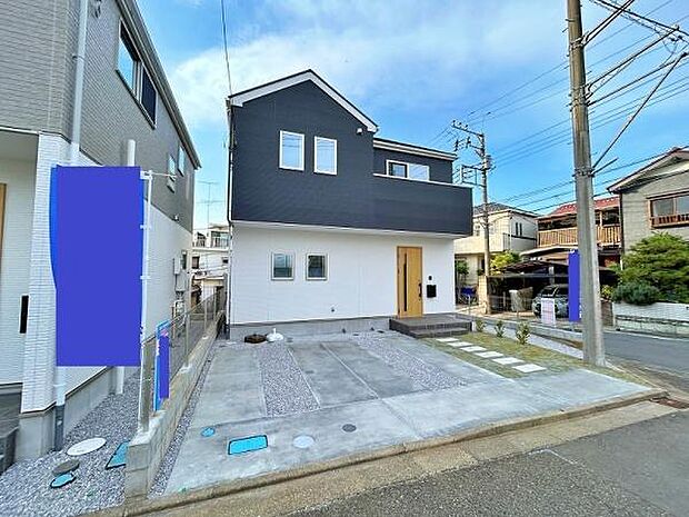 車は並列で2台駐車できます!