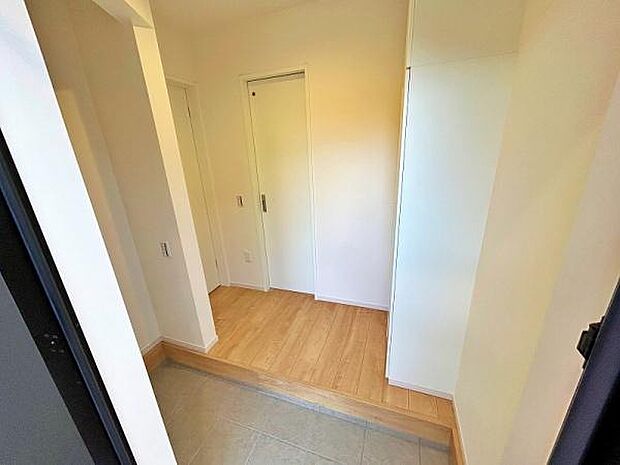 シューズクロークのある玄関