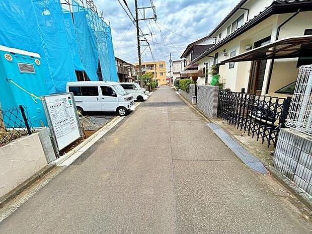 交通量が少なめな前面道路で安心です