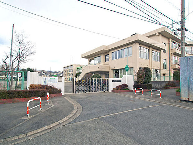 厚木市立依知南小学校まで1363m
