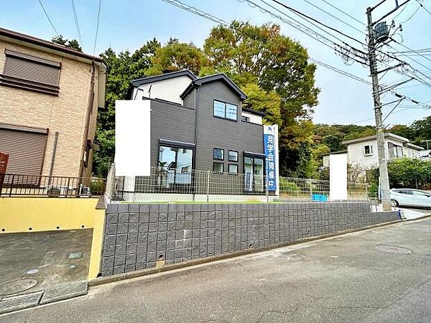 前面道路は広々6m