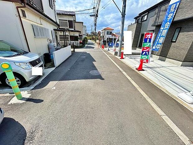 交通量が少なめな前面道路で安心です